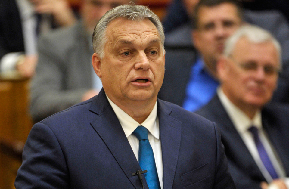 orban_aradszki-hatterben_1.jpg