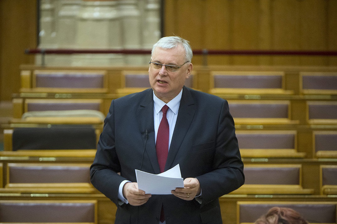 aradszki_andras.jpg