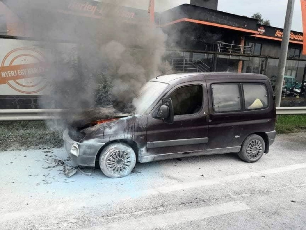 kigyulladt-auto-m1-m7-budaors.jpg