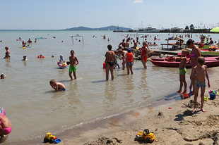 EBBEN A BRUTÁLIS MELEGBEN! Ezek az ingyenes strandok a Balaton körül - ha csobbanni akarsz