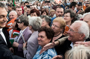 Hogyan akarja megvenni a nyugdíjasokat a kormány: jönnek a választásra hangoló pénzek az időseknek