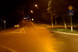 Éjszakai horror videó a biciklist majdnem elütő autósról