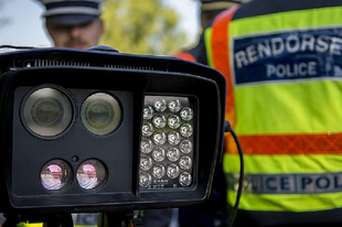GYŐRBEN IS TÖRVÉNYTELENÜL MÉRIK A SEBESSÉGET A ZSARUK?  Azt mondják, botrányos a közlekedési morál