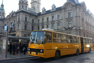 MIKOR ÚJUL MEG A GYŐRI KÖZÖSSÉGI KÖZLEKEDÉS? Avagy Radnóti “Parkoló” Ákosék megvárják, amíg teljesen lerohad a buszközlekedés?