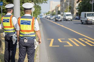 ÚJ KRESZ TÁBLÁK GYŐRBEN - A kormány módosította a közlekedési szabályokat