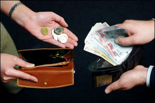 GYŐRBEN IS ÍGY VAN?  Állítólag 60 ezerrel kap többet egy nőnél egy férfi a munkaerőpiacon