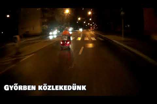 EZ A GYŐRI MOTOROS, MOZGÁSSÉRÜLT, VAGY MI AZ ISTEN ROHADT JÓL NYOMJA! Csak nagyon rossz helyen!