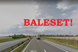 BALESET AZ M1-ES AUTÓPÁLYÁN A GYŐR FELÉ VEZETŐ OLDALON