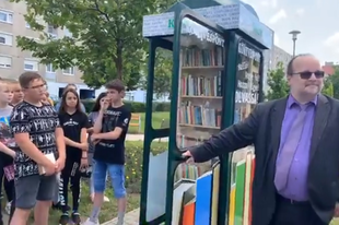 ÚJDONSÁG GYŐRBEN, KÖNYVET A TELEFONFÜLKÉBŐL! Könyves pavilonná alakították a régi fülkét