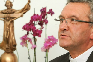 Nem tud leállni a lombikbébiző győri püspök, szerinte ma keresztényüldözés zajlik Magyarországon! Nooormális?, kérdezné a Besenyő Pista