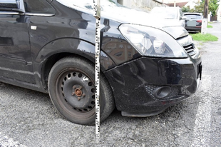 JÉZUSOM, GYŐRIEK, MI VAN ITT? Részegen rugdosta az autókat a parkolóban egy 24 éves suhanc