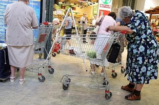 ENNYIT BUKNAK A GYŐRI NYUGDÍJASOK IS: Nagyot trükközött a kormány