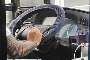 TÚL FÁRADT VOLT A  GYŐRBE IGYEKVŐ BUSZSOFŐR, TÖMEGSZERENCSÉTLENSÉGET OKOZOTT AZ M1-ESEN: Vádemelés
