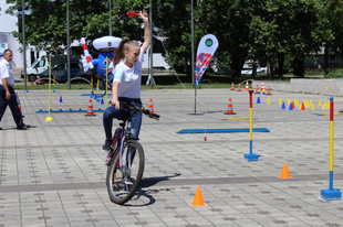 MOST INDUL! TÖK KÖNNYEN NYERHETNEK A GYŐRI CSALÁDOK! Autót, vagy hosszú hétvégét, ehhez csak közlekedni kell