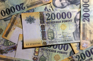 GYŐRBEN IS NAGY AZ ÖRÖM: Plusz egyhavi fizetést kapunk idén