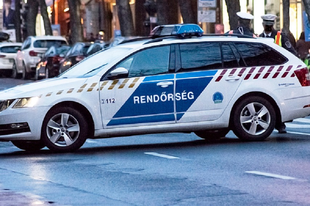 Villanyoszlopnak ütközött egy autó Győr külvárosában, egy embert kórházba vittek