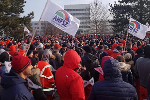 A KORMÁNY MÁR AZ AUDI SZTRÁJKOLÓK SIKERÉBEN FÜRÖDNE. Ezt nem kellene fiúk!