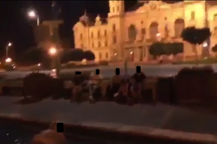 BÖRTÖN ÉS JÓ KIS FERTŐZÉS LEHET A BÜNTETÉS A GYŐRI SZÖKŐKÚTBAN SZEXELÉSÉRT