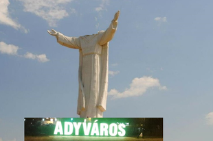 MESE GYŐRI HABBAL: Amikor Adyváros közepére egy 40 méteres Haza Első Embere- szobor kerül