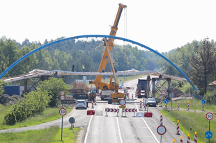 ELKÉPESZTŐ ÚTZÁR ÓRÁKRA AZ M19-ESEN GYŐRNÉL! Teljesen lezárják egy ünnepség miatt!