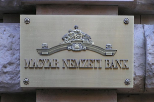 Figyelmeztet a Magyar Nemzeti Bank: pofátlan trükkel próbálják lenyúlni a pénzed a csalók