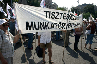 NEM TUDTAK MEGEGYEZNI A RABSZOLGATÖRVÉNY KÉRDÉSÉBEN: Jön a 6 napos munkahét Győrben is?