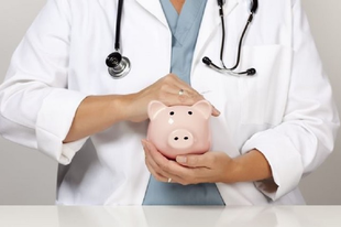 SOK EMBERT ÉRINT GYŐRBEN: Így kaphat adókedvezményt betegsége miatt