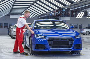 AZ AUDI CÁFOL: Nem állnak le az Audi TT sportautó típus gyártásával Győrben