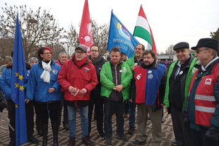 ELALSZIK A GYŐRI TÜNTETÉS LÁNGJA, VAGY BASS...NK ODA VÉGRE? Merre tovább tiltakozók?