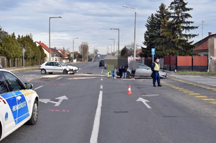 GYŐRBEN NEM TUDNAK KANYARODNI AZ AUTÓSOK? Két baleset is történt miatta