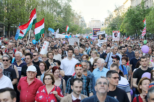 Ismét több tízezren tüntettek a kormány ellen, köztük sokan Győrből is! A következő tüntetés május 8-án lesz Budapesten, vajon Győrben is lesz akkor ismét tüntetés?  