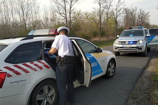 A RENDŐRÖK GYŐZTEK A GYŐRI AUTÓS ÜLDÖZÉSBEN! Árokban végezte a menekülő sofőr