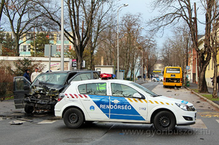 HÁTBORZONGATÓ FOTÓK A MAI GYŐRI BALESETRŐL: Csoda, hogy nem történt nagyobb tragédia