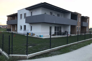 Szitásdomb 22-es csapdája - sok lakásnak kevés szabad terület az ára. Győrhöz kerülhet a lakópark?