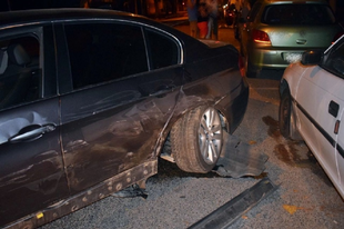 Egy tócsán csúszott meg az autója és ütközött egy másik kocsinak Győrben