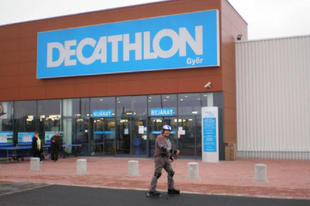 MA INDULT “CSENDES NYITVATARTÁS” A DECATHLONBAN: Az autista embereknek segítenek