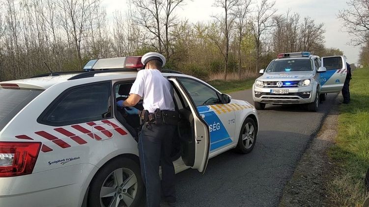 elfogas-kocsibabe-police-hu.jpg