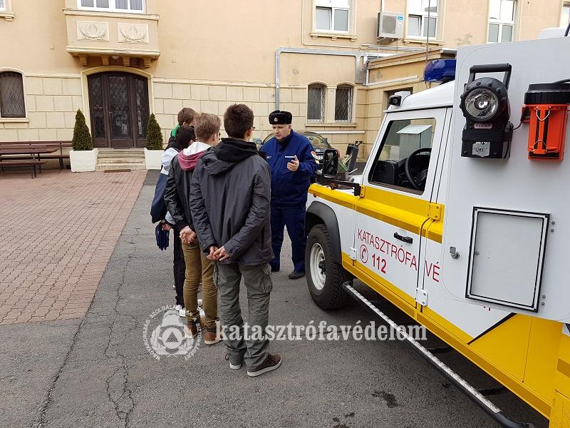 kozossegi_szolg_gy.jpg