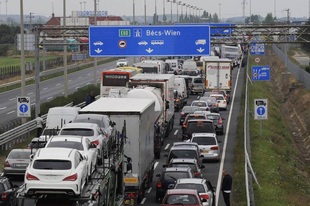 Készültjön, ha Ausztriába megy! Hét kilométeres a torlódás az M1-esen Hegyeshalomnál