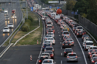 Egy sofőr megszámolta: 163 nagy kátyú van az M1-es autópályán Győrtől Budapestig. Mosonmagyaróvártól Ön mennyit számol?