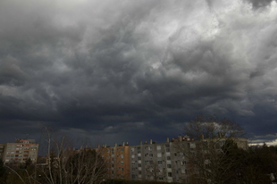 ISMÉT TÁMAD AZ IDŐJÁRÁS: viharos szél, felhőszakadás, jégeső jöhet! Elsőfokú figyelmeztetés Győr-Moson-Sopron megyére ma délután és holnap