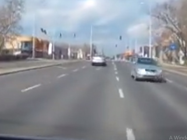 CSODA, HOGY NEM TÖRTÉNT TATABÁNYÁN SÚLYOS BALESET! Forgalommal szemben a Köztársaság úton (VIDEÓVAL!)