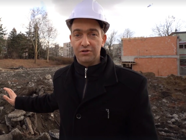 DÜBÖRÖG SCHMIDT CSABA FILMES KARRIERJE! Videóra mondatják vele, "mikor hozzák a téglát" az Árpádba