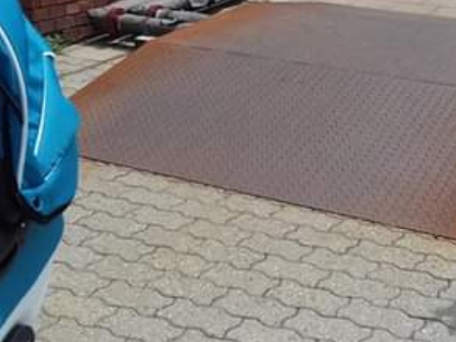 TATABÁNYAI KISMAMÁK, MOZGÁSSÉRÜLTEK! “Ott rohadjatok meg”, ha Dózsakertből a Főpostára akartok menni!