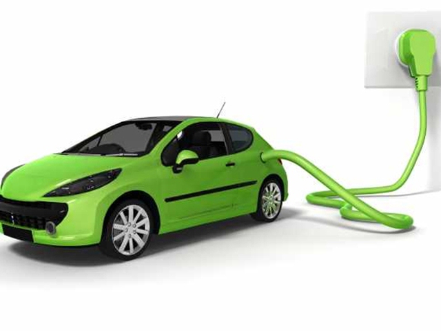Ez jól jön! Vita van a kormányban, késik az elektromos autók extra áramadója