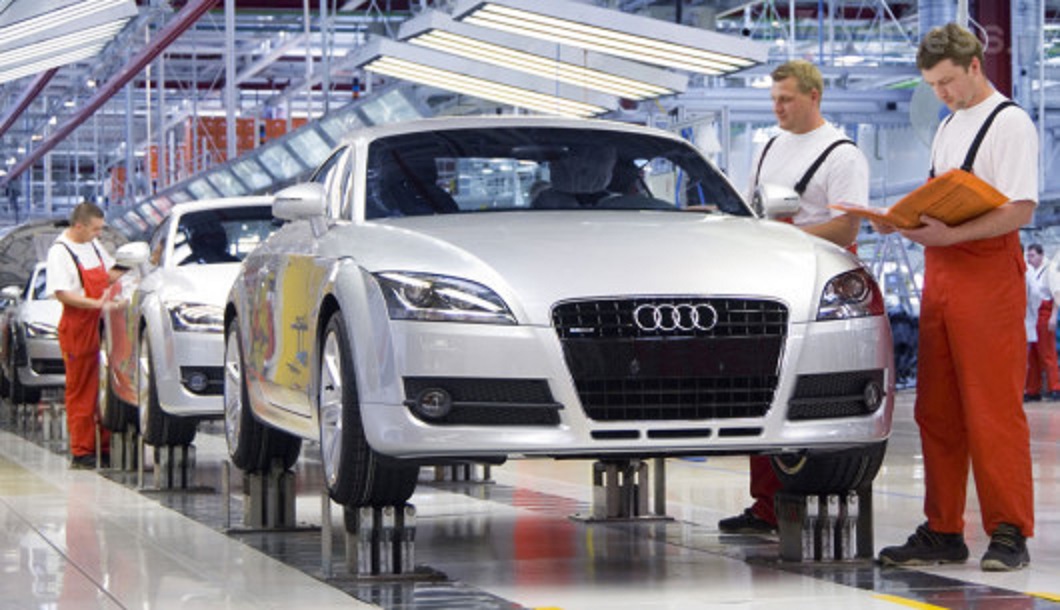 TATABÁNYAI DOLGOZÓKAT IS ÉRINT: Hétfőtől újra három műszak az Audiban