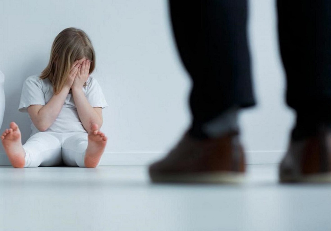 TATABÁNYAI TERROR: Folyamatosan bántalmazta a gyerekeit az egyedülálló apa