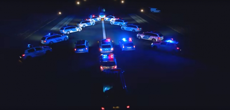 KEDVES TATABÁNYAIAK! A rendőrök megcsinálták karácsonyi videójukat, ezt nézzék meg!