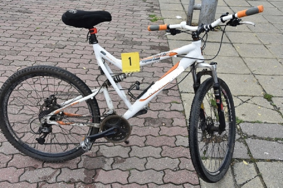 14 ÉVES, DE MÁR BRINGÁT LOPOTT TATABÁNYÁN! Pár óra alatt elkapták a grabancát