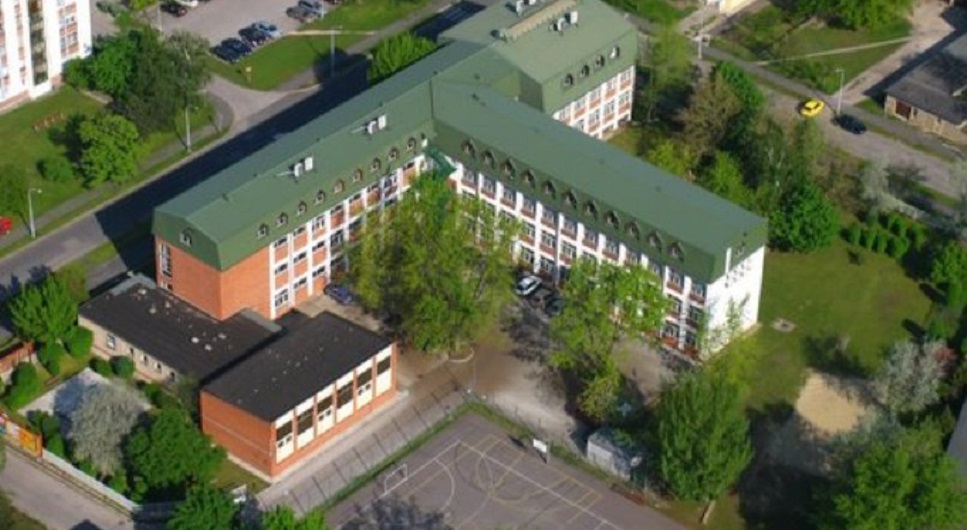 MÁTÓL BŐVÍTIK A PARKOLÓT AZ EDUTUSNÁL TATABÁNYÁN! Plusz 8 parkolót építenek